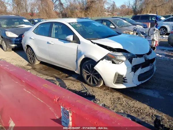 2T1BURHE3JC017030 2018 TOYOTA COROLLA - Image 1