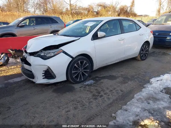 2T1BURHE3JC017030 2018 TOYOTA COROLLA - Image 2
