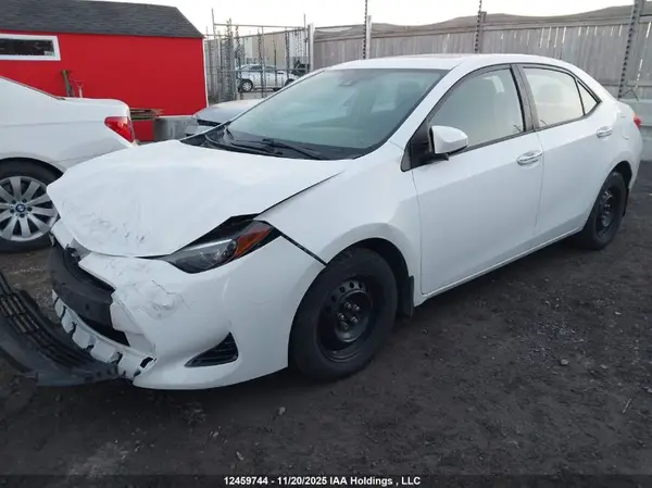 2T1BURHE3JC020123 2018 TOYOTA COROLLA - Image 2