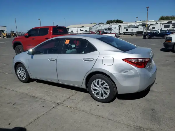 2T1BURHE3JC027668 2018 TOYOTA COROLLA - Image 2