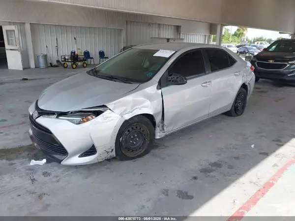 2T1BURHE3JC030554 2018 TOYOTA COROLLA - Image 2