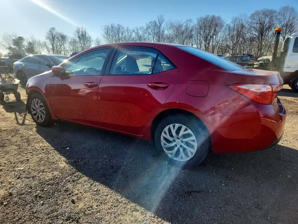 2T1BURHE3JC031400 2018 TOYOTA COROLLA - Image 2