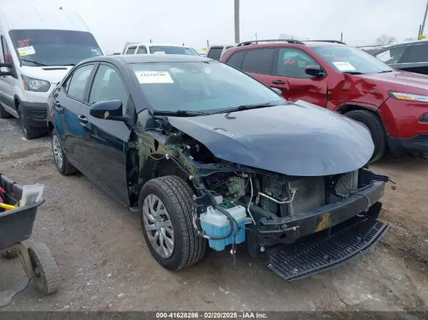 2T1BURHE3JC035009 2018 TOYOTA COROLLA - Image 1