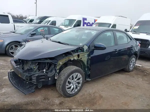 2T1BURHE3JC035009 2018 TOYOTA COROLLA - Image 2