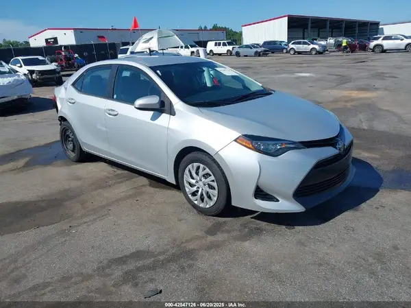 2T1BURHE3JC037469 2018 TOYOTA COROLLA - Image 1