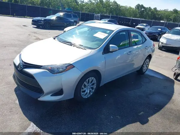 2T1BURHE3JC037469 2018 TOYOTA COROLLA - Image 2
