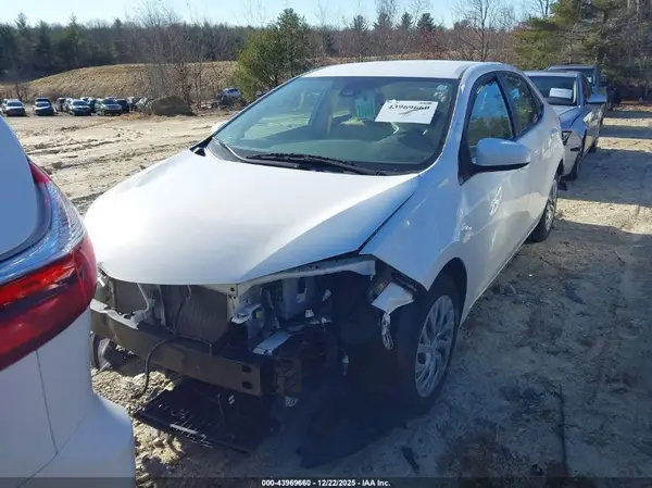 2T1BURHE3JC038623 2018 TOYOTA COROLLA - Image 2