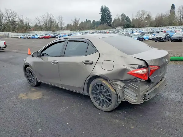 2T1BURHE3JC048665 2018 TOYOTA COROLLA - Image 2