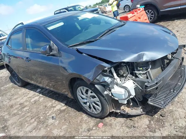 2T1BURHE3JC049489 2018 TOYOTA COROLLA - Image 1