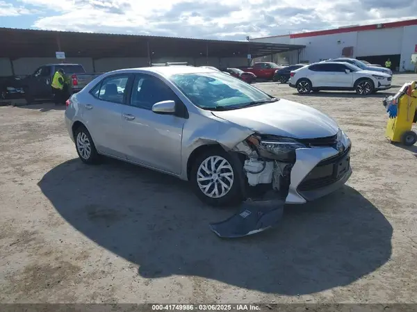 2T1BURHE3JC050965 2018 TOYOTA COROLLA - Image 1