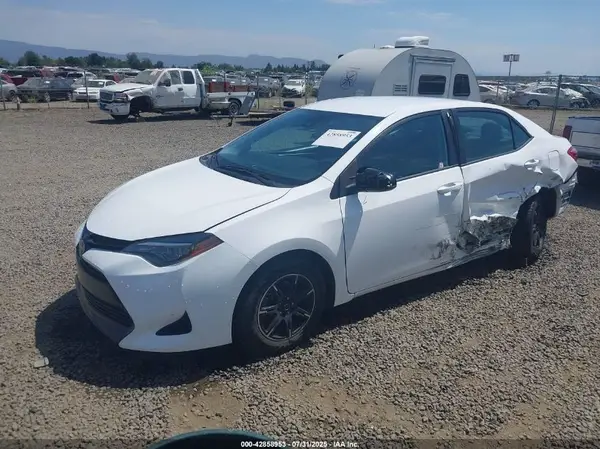 2T1BURHE3JC051758 2018 TOYOTA COROLLA - Image 2