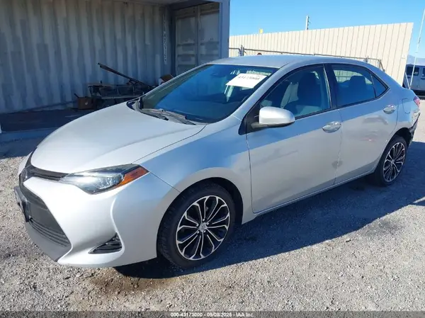 2T1BURHE3JC057916 2018 TOYOTA COROLLA - Image 2