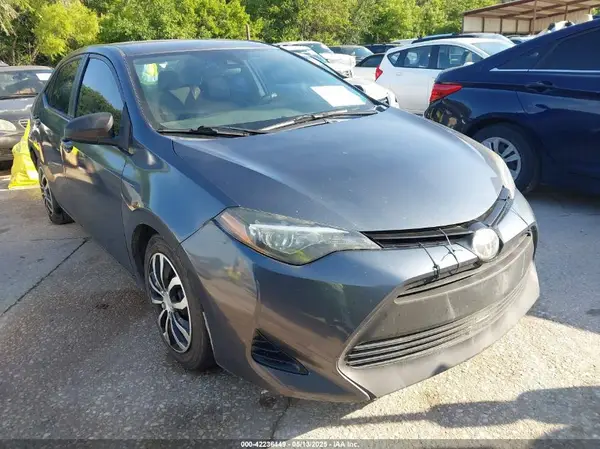 2T1BURHE3JC058810 2018 TOYOTA COROLLA - Image 1