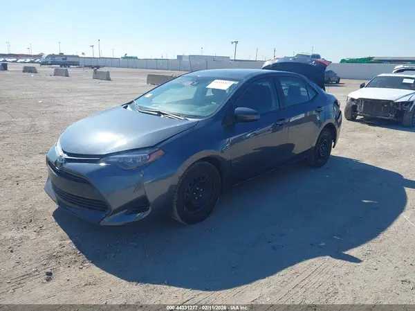 2T1BURHE3JC060458 2018 TOYOTA COROLLA - Image 2