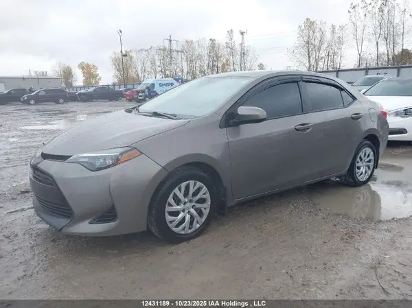 2T1BURHE3JC061366 2018 TOYOTA COROLLA - Image 2