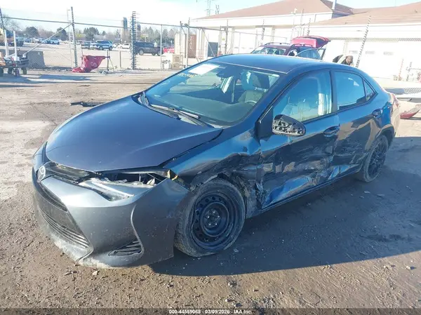 2T1BURHE3JC062467 2018 TOYOTA COROLLA - Image 2