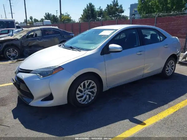 2T1BURHE3JC066597 2018 TOYOTA COROLLA - Image 2