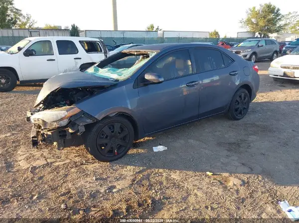 2T1BURHE3JC066857 2018 TOYOTA COROLLA - Image 2