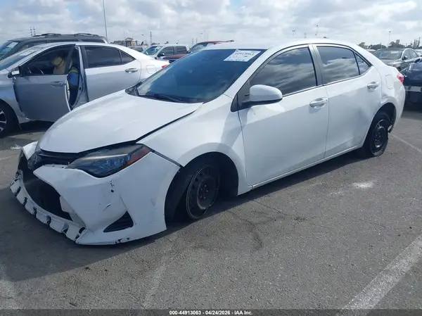 2T1BURHE3JC069130 2018 TOYOTA COROLLA - Image 2