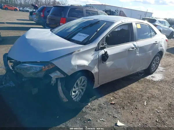 2T1BURHE3JC071184 2018 TOYOTA COROLLA - Image 2