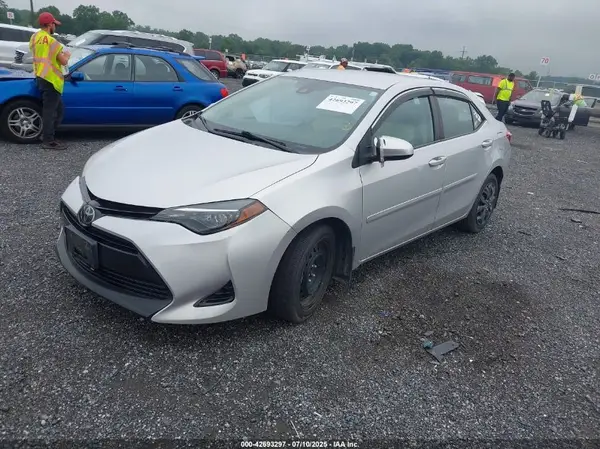 2T1BURHE3JC074280 2018 TOYOTA COROLLA - Image 2