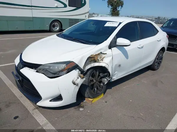 2T1BURHE3JC081312 2018 TOYOTA COROLLA - Image 2