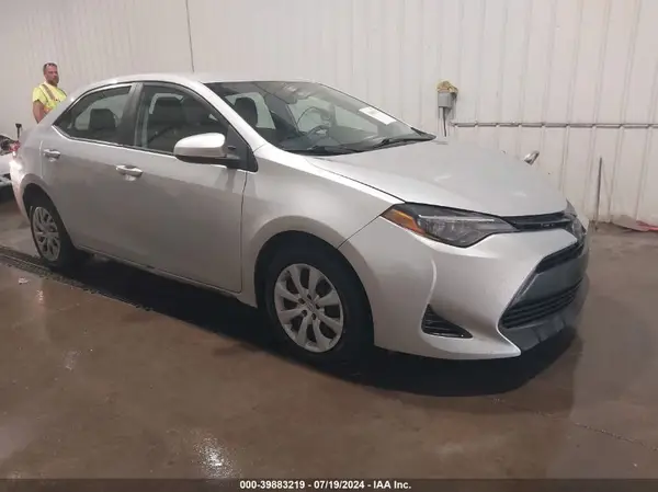 2T1BURHE3JC081455 2018 TOYOTA COROLLA - Image 1