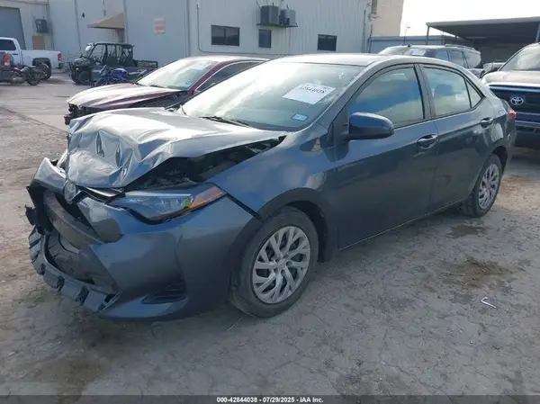2T1BURHE3JC087031 2018 TOYOTA COROLLA - Image 2