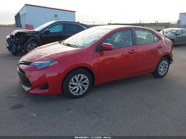 2T1BURHE3JC098899 2018 TOYOTA COROLLA - Image 2