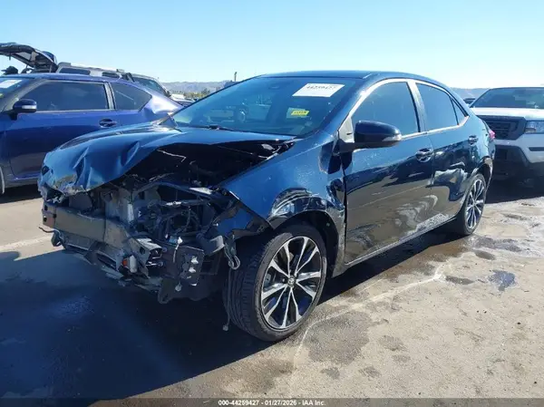 2T1BURHE3JC101395 2018 TOYOTA COROLLA - Image 2