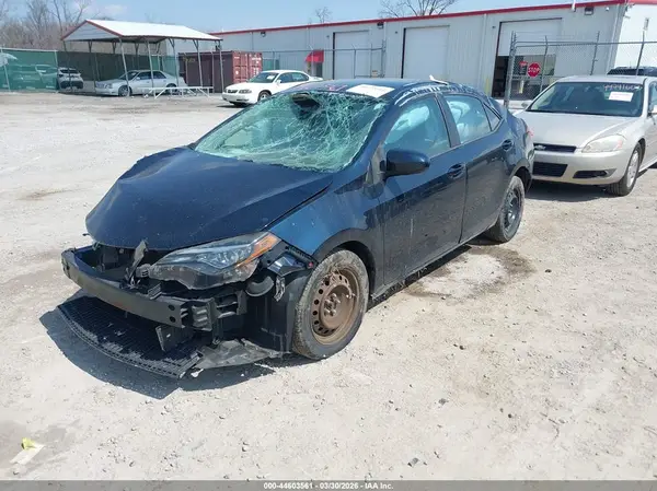 2T1BURHE3JC101865 2018 TOYOTA COROLLA - Image 2