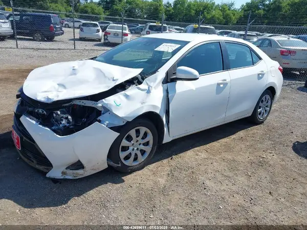 2T1BURHE3JC102126 2018 TOYOTA COROLLA - Image 2