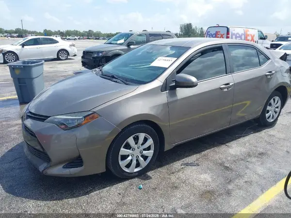 2T1BURHE3JC105365 2018 TOYOTA COROLLA - Image 2