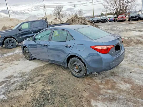 2T1BURHE3JC108024 2018 TOYOTA COROLLA - Image 2
