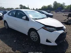 2T1BURHE3JC111764 2018 TOYOTA COROLLA