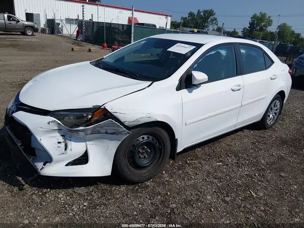 2T1BURHE3JC111764 2018 TOYOTA COROLLA - Image 2