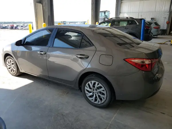 2T1BURHE3JC118777 2018 TOYOTA COROLLA - Image 2