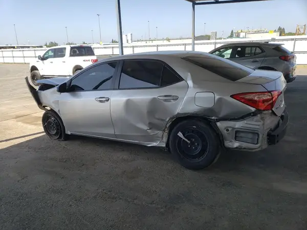 2T1BURHE3JC120738 2018 TOYOTA COROLLA - Image 2