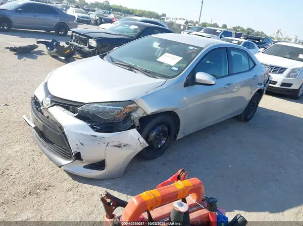 2T1BURHE3JC123428 2018 TOYOTA COROLLA - Image 2