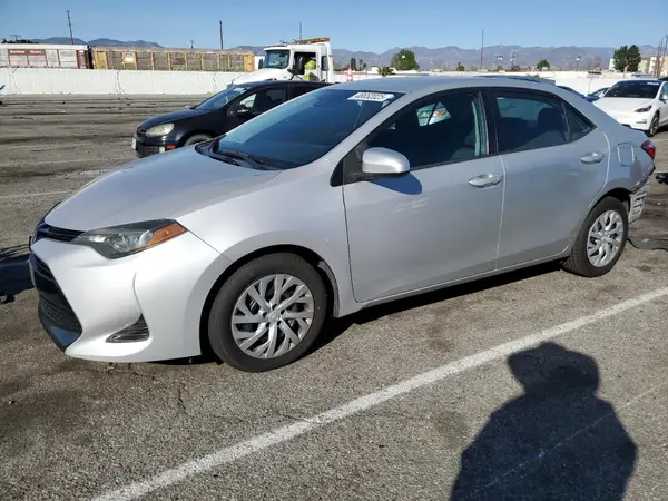 2T1BURHE3JC974452 2018 TOYOTA COROLLA - Image 1