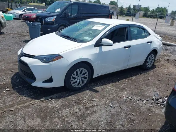 2T1BURHE3JC974760 2018 TOYOTA COROLLA - Image 2