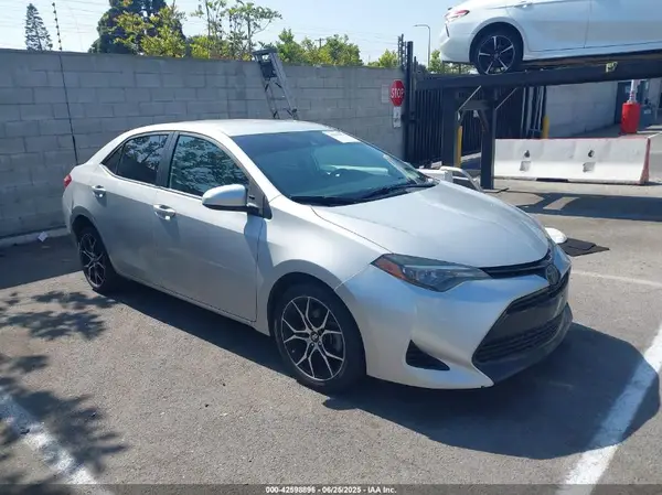 2T1BURHE3JC976542 2018 TOYOTA COROLLA - Image 1
