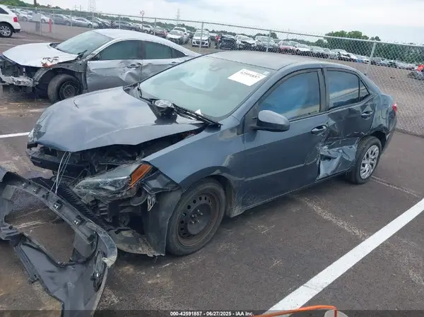 2T1BURHE3JC979053 2018 TOYOTA COROLLA - Image 2
