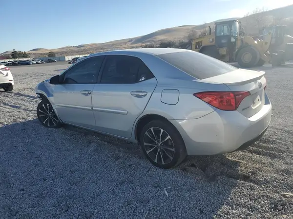 2T1BURHE3JC981286 2018 TOYOTA COROLLA - Image 2