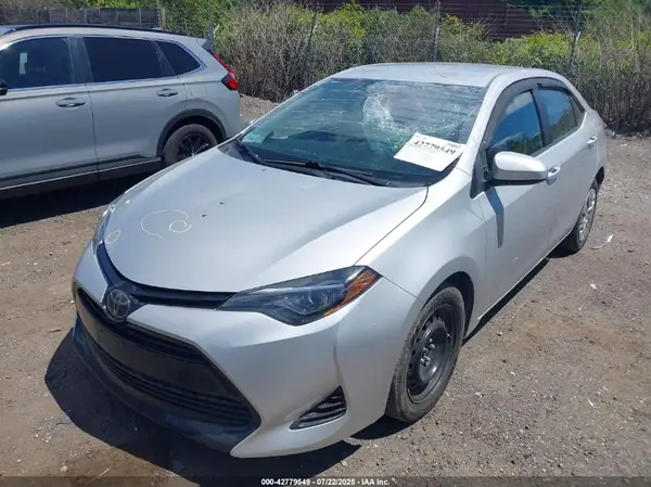 2T1BURHE3JC989565 2018 TOYOTA COROLLA - Image 2