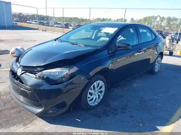 2T1BURHE4HC751833 2017 TOYOTA COROLLA - Image 2
