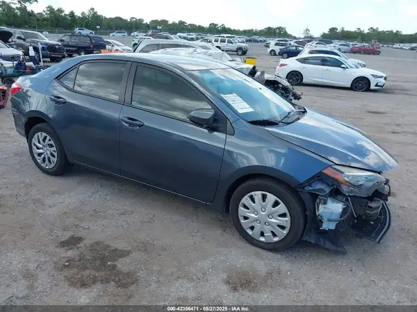 2T1BURHE4HC810864 2017 TOYOTA COROLLA - Image 1