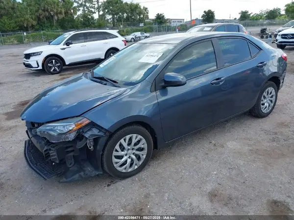 2T1BURHE4HC810864 2017 TOYOTA COROLLA - Image 2