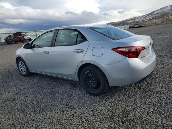 2T1BURHE4HC865654 2017 TOYOTA COROLLA - Image 2