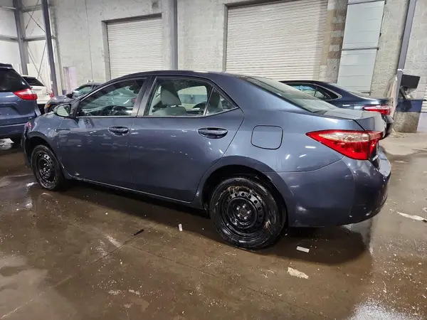 2T1BURHE4HC890165 2017 TOYOTA COROLLA - Image 2